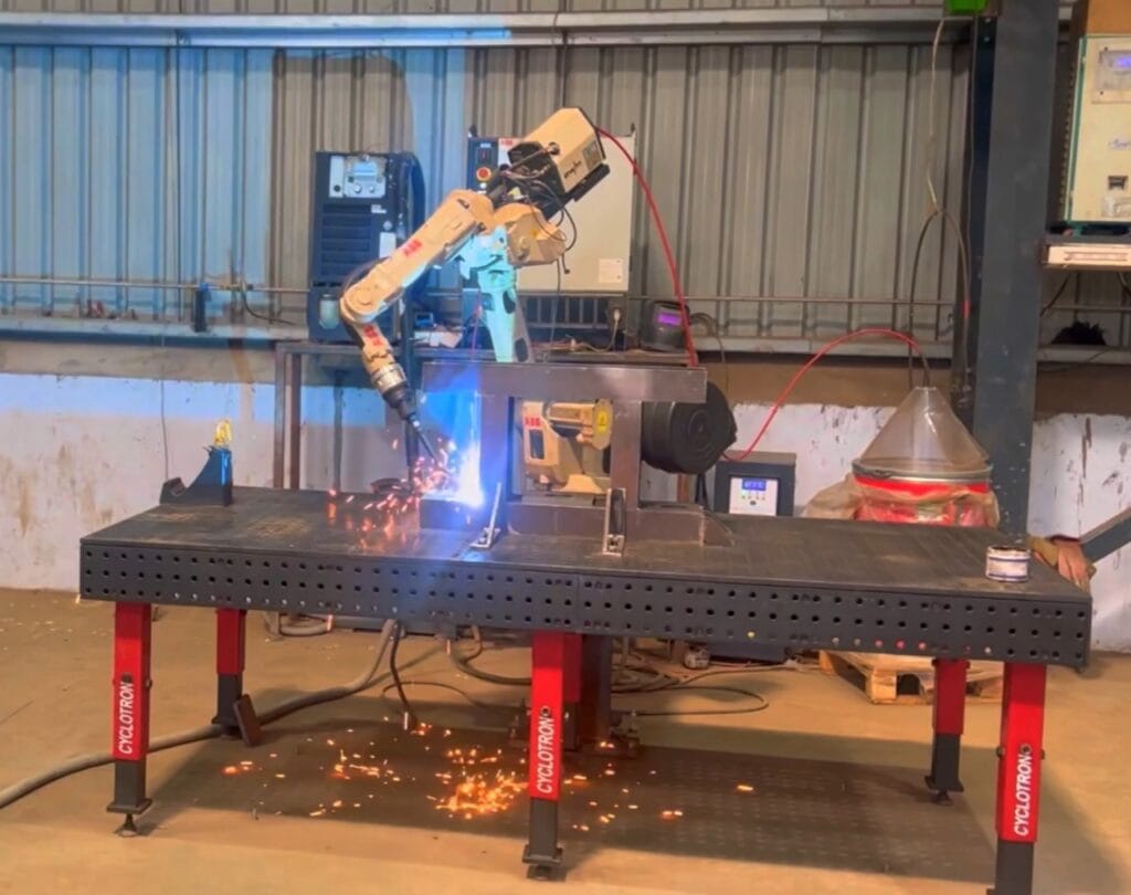 Robotic welding on cyclotron table (2)