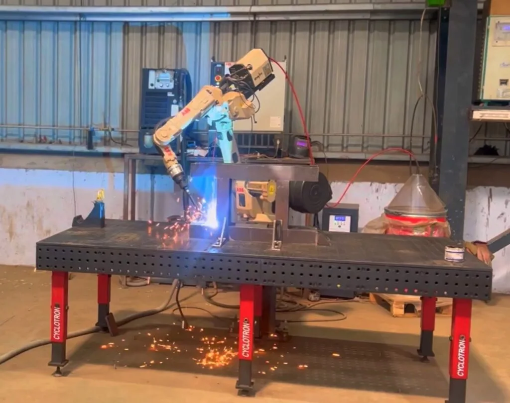 Robotic welding on cyclotron table (2)