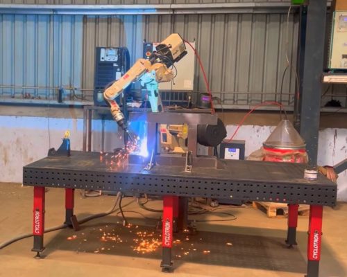 Robotic welding on cyclotron table (2) Robotic welding on cyclotron table (2)